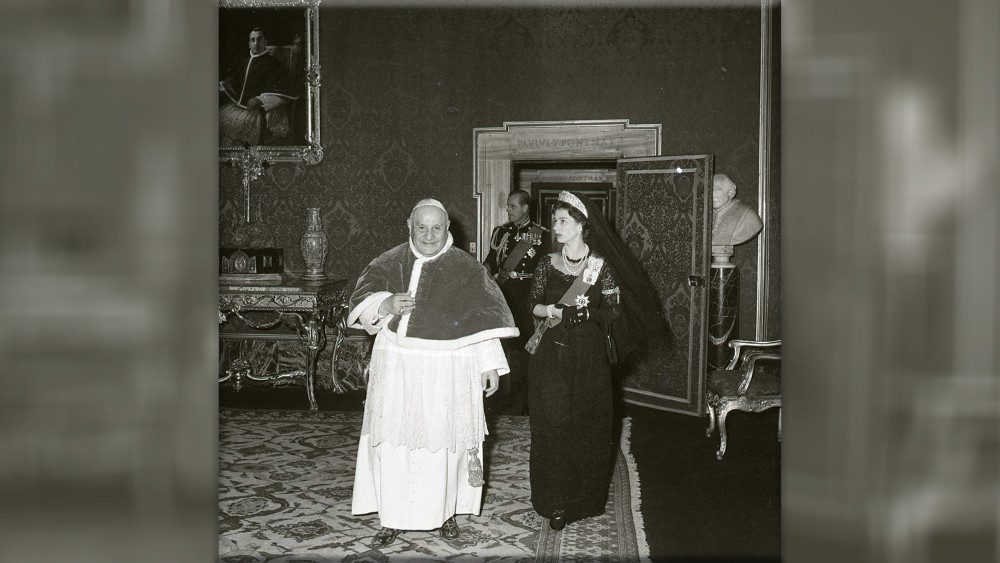 Ян ХХІІІ падчас сустрэчы з каралевай Елізаветай ІІ і прынцам Філіпам. 1961 г.