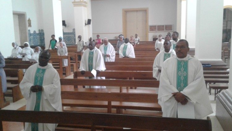 Celebração da Missa na Cattedrale di São Tomé e Príncipe