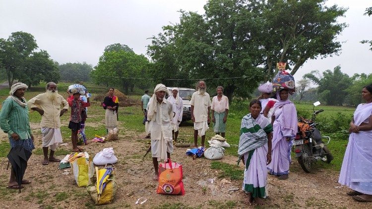 झारखंड के आदिवासी कलीसिया की ओर से मिलने वाली मदद के साथ