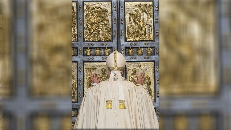 Papež Frančišek, odprtje svetih vrat ob začetku izrednega leta Usmiljenja, 8. december 2015