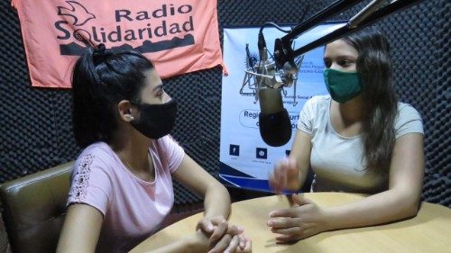 Covid-19.  Mel y Lariza: juventud y esperanza en la ribera del río Paraguay