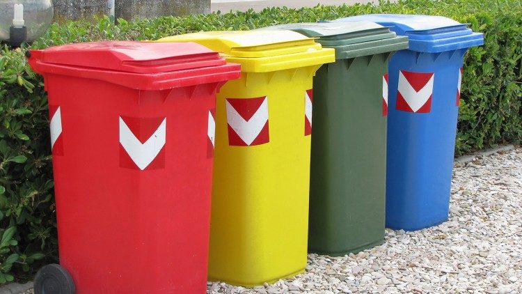 Phân loại rác, một hành động bảo vệ môi trường