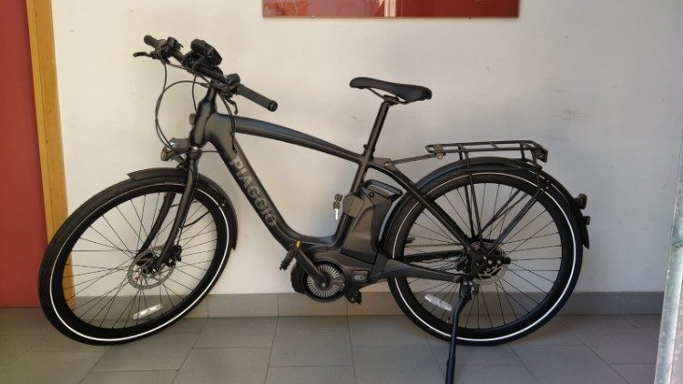 Електрическият велосипед, дарен от папата