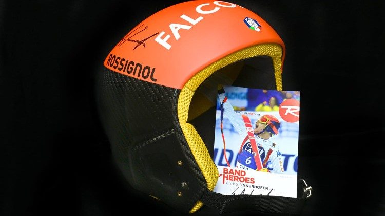 All'asta il casco personalizzato del campione di sci Christof  Innerhofer