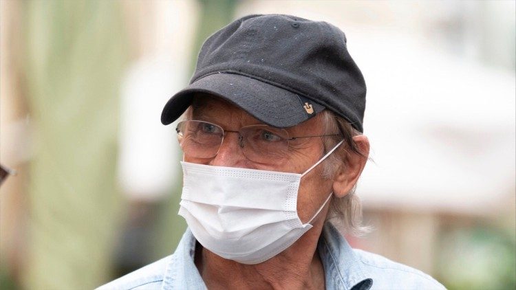 Terence Hill arriva a Castiglione Cinema con la mascherina, foto Karen Di Paola