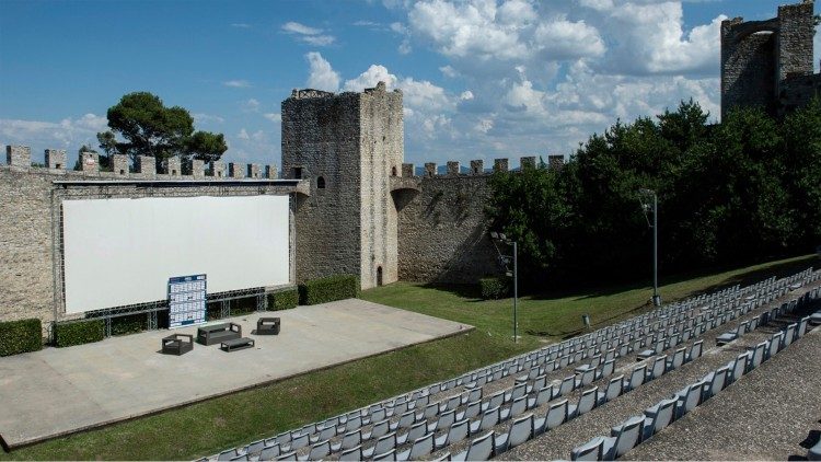 L'arena pronta per ospitare gli incontri e le proiezioni di Castiglione Cinema 2020, foto Karen Di Paola