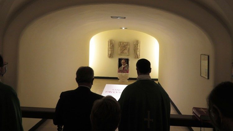 Padėkos malda prie popiežiaus šv. Pauliaus VI kapo