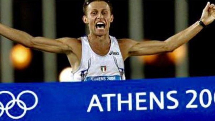 Olimpiadi del 2004: l'italiano Stefano Baldini vince la maratona
