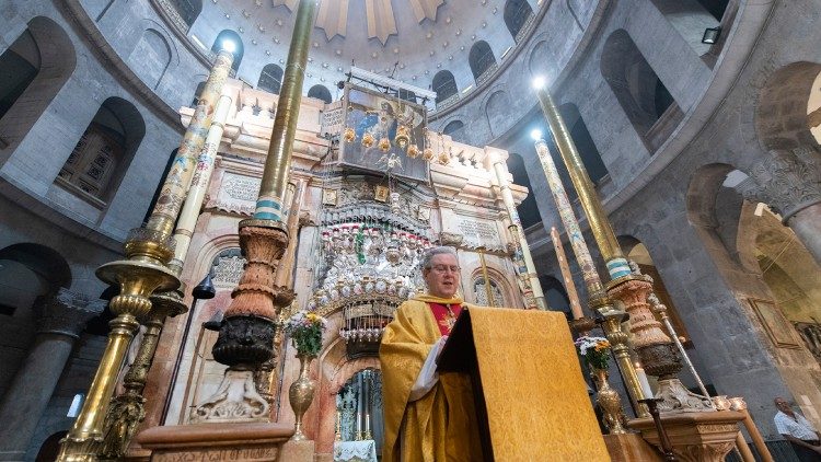 Момент от литургията за празника "Посвещаване на базиликата на Божи Гроб"