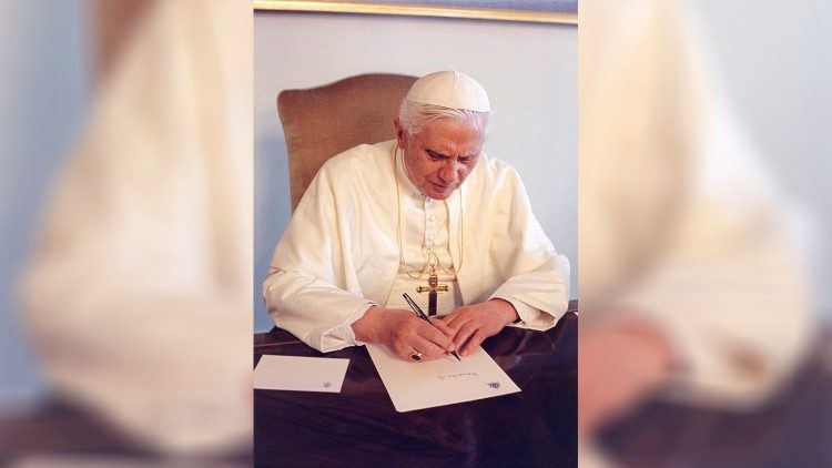 Papst Benedikt XVI/Joseph Ratzinger auf einer Archivaufnahme