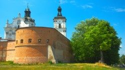 Chiesa-dei-Carmelitani-e-santuario-nazionale-dei-latini-in-Ucraina---Berdyciv.jpg
