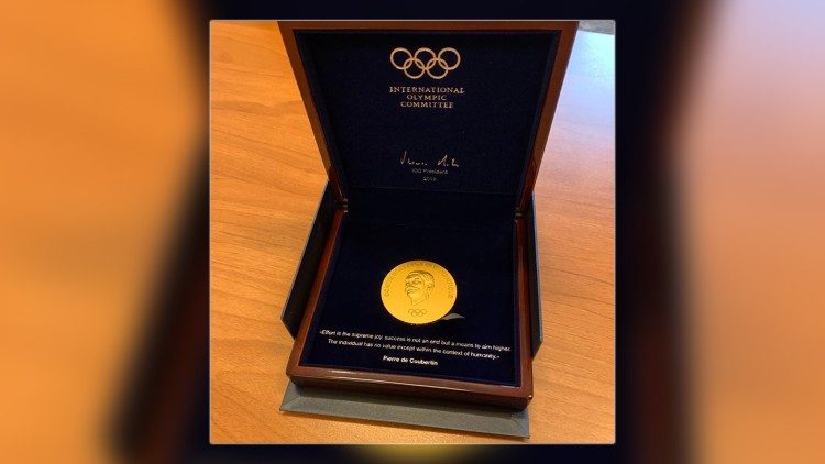 All'asta la medaglia commemorativa per i 125 anni del Comitato olimpico internazionale, con una lettera di adesione del segretario generale De Kepper