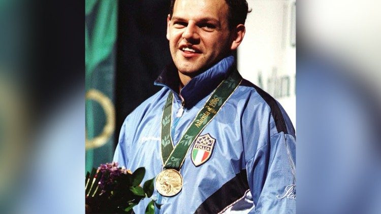 Roberto Di Donna, campione olimpionico di tiro ad Atlanta 1996, preparerà una cena dopo una sessione di allenamento nel poligono della sua Verona e donerà la sua maglietta olimpica autografata
