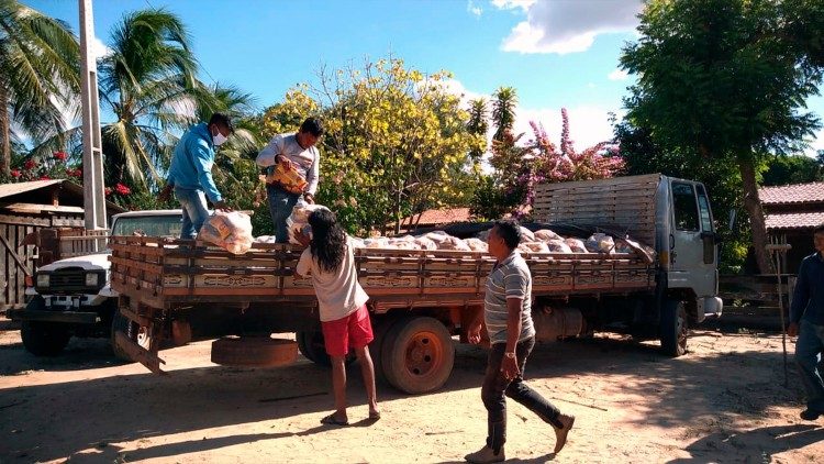 Indigeni di Maranhão-Brasile-donazione di cibo-covid19