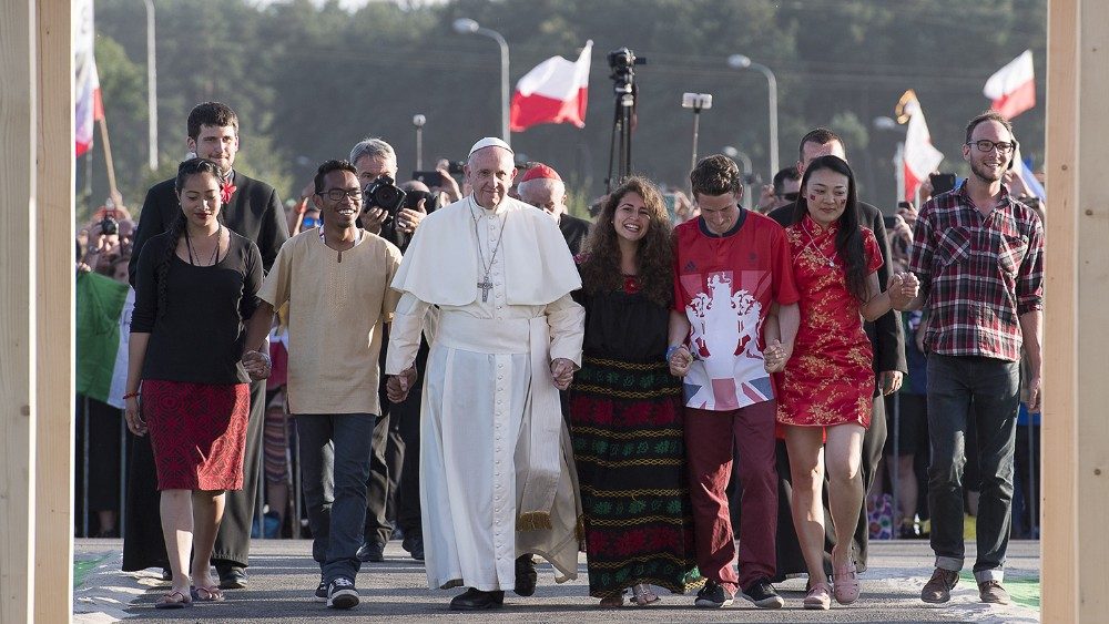 El Papa Francisco y algunos jóvenes en la Jornada Mundial de la Juventud en Polonia, 2016.