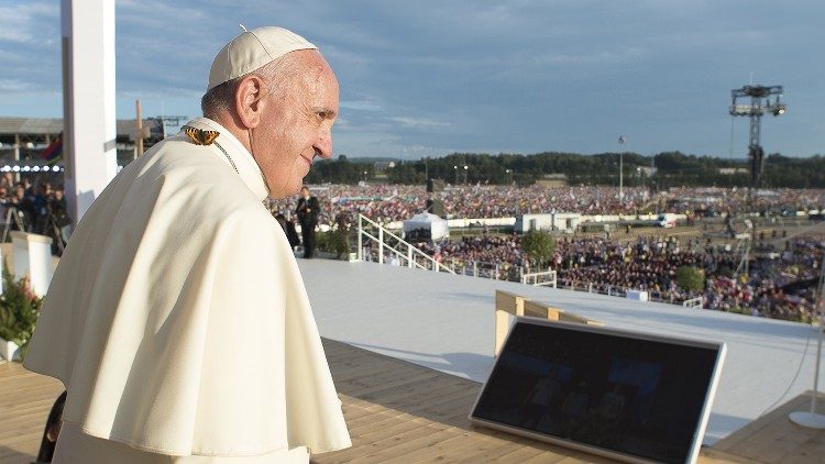 Vor allem bei Weltjugendtagen (hier: 2016 in Polen) bemüht sich der Papst um eine mitreißende Sprache