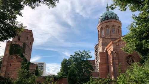 Deutsche Bischöfe: Konfessionslose Ehepartner willkommen heißen