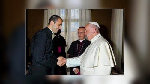 Vatikan: Neuer Privatsekretär des Papstes folgt auf Lahzi Gaid