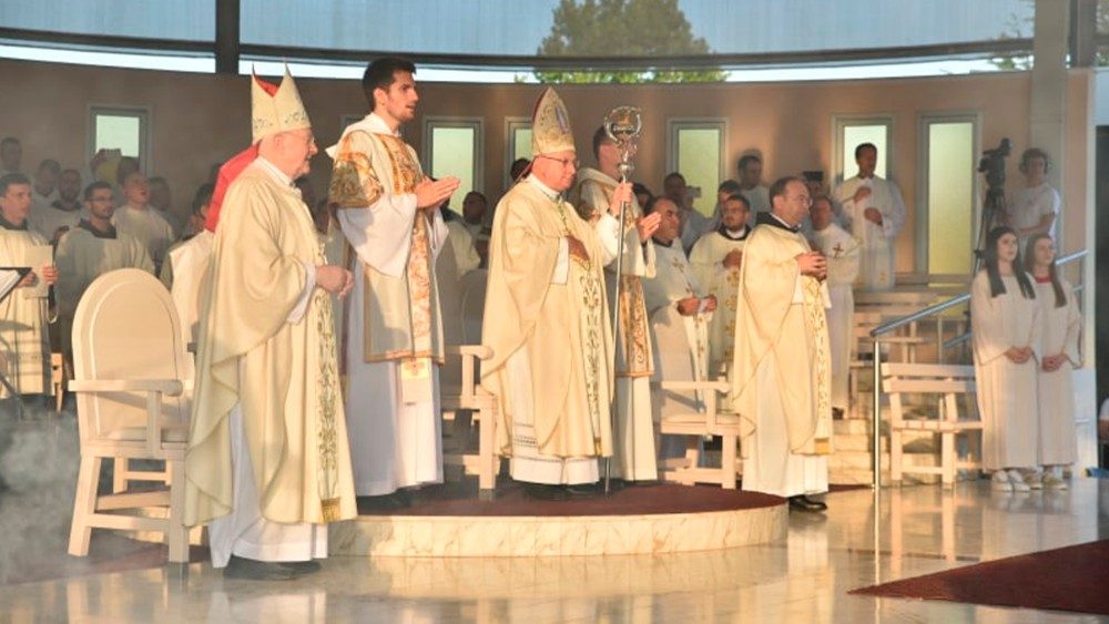 Mons. Luigi Pezzuto odovzdal mladým posolstvo Svätého Otca