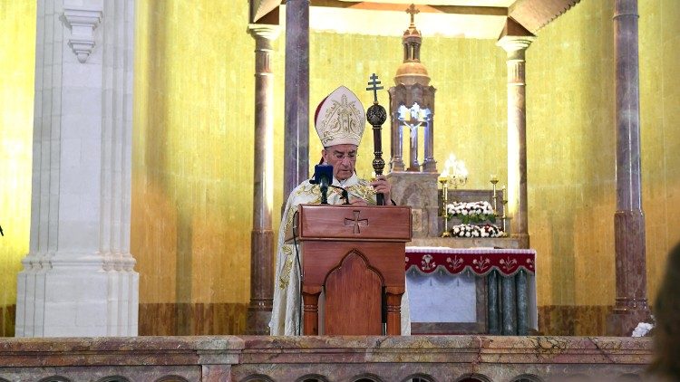 Кардинал Бешара Рай по време на литургия в Бкерке.