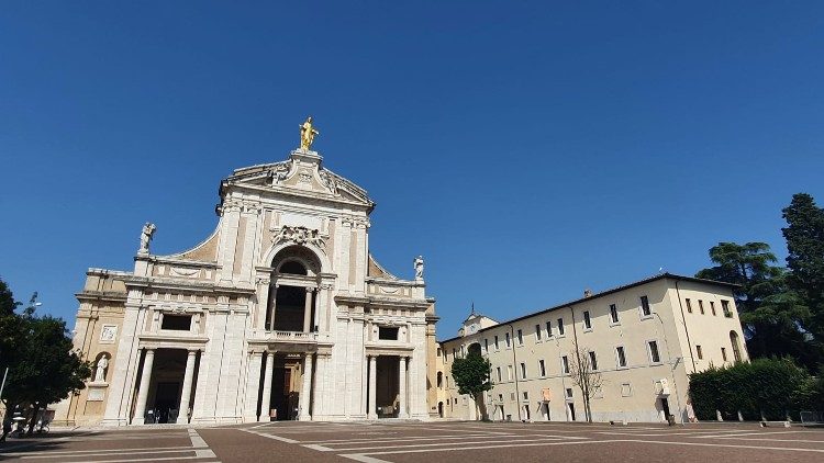 Bazilika Marije Angelske v Assisiju, kjer se bo papež 12. novembra srečal z revnimi osebami