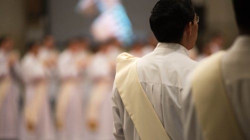 D: Bischof Bätzing hält Frauendiakonat für „sehr legitim"
