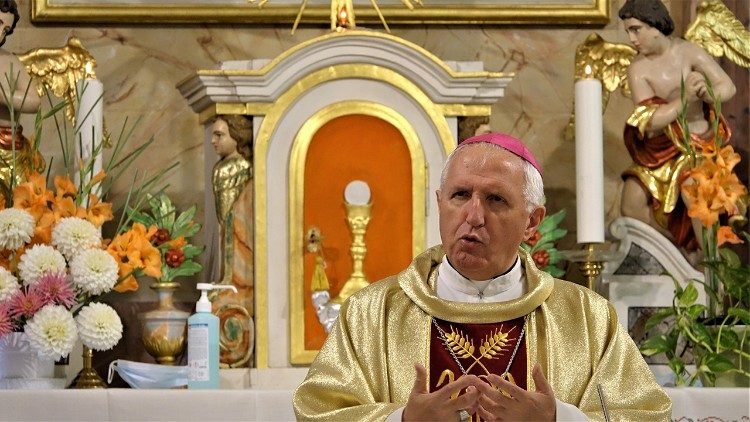 Mons-Stanislav-Zore-arcivescovo-metropolita-di-Lubiana-durante-la-predica-copia.jpg