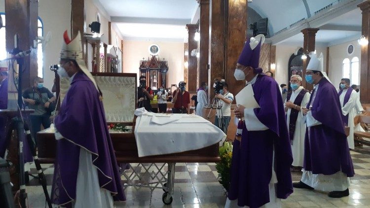 El funeral del Padre Ricardo Cortéz