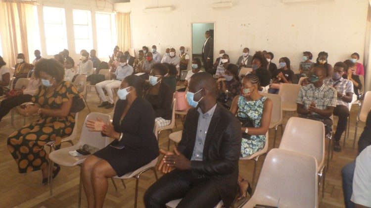 Sessão de formação para Oficiais da justiça em São Tomé e Príncipe