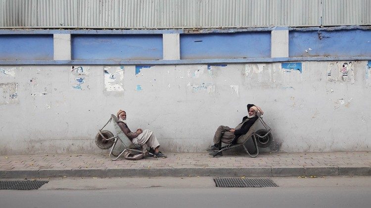 Resting and Chatting, foto di Farshad Usyan