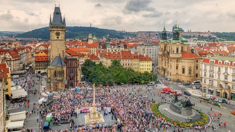 освещаване на новата Марианска колона в Прага, 15 август 2020