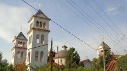 Chiesa-ortodossa-della-Vergine-Maria-a-Pogradec-Albania.jpg