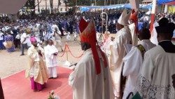 2020.08.24-Mons-Bernard-Marie-Fansaka-Vescovo-di-Popokabaka_RD-Congo-01.jpg