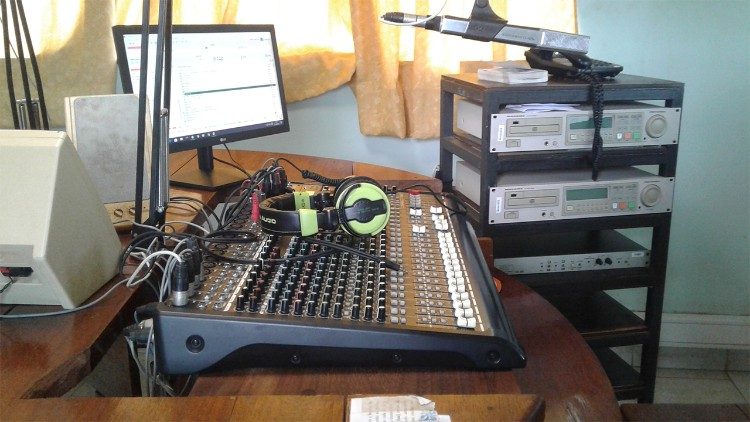 Estúdio de Radio comunitária em São Tomé e Príncipe