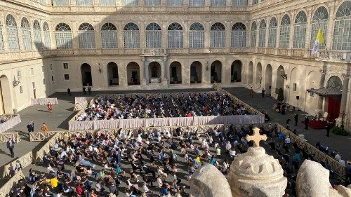 Allmänna audiensen åter med pilgrimer. Påven: Bota världen genom solidaritet och dygd