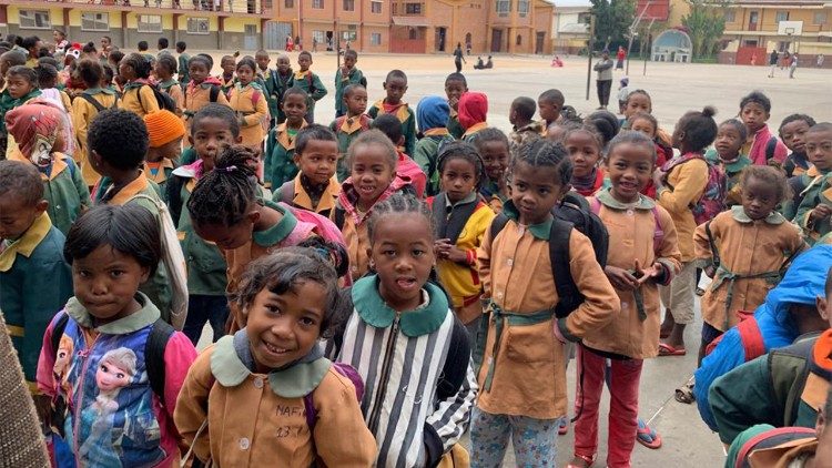 Djeca u školi Ivana XXIII., Djela Don Orione u Antananarivu