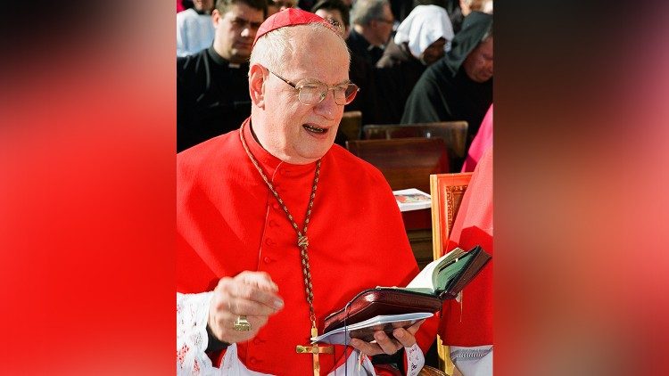 Tanzia: Kardinali  Adrianus Johannes Simonis amefariki dunia tarehe 2 Septemba 2020 akiwa na umri wa miaka 88 ya kuzaliwa.