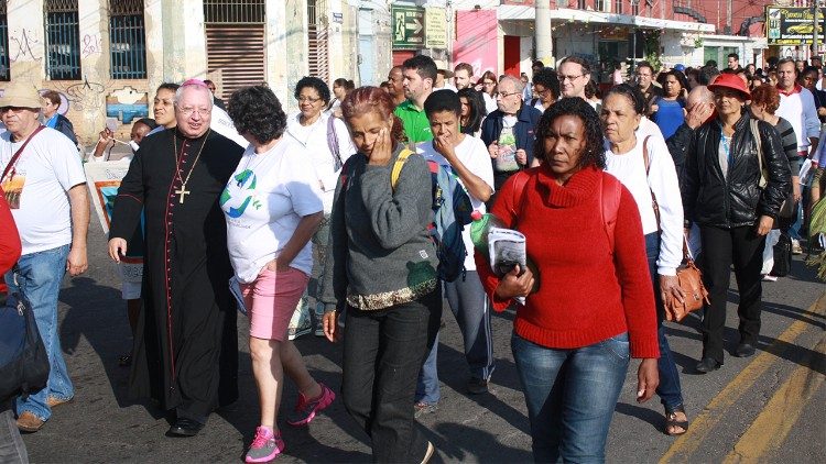 Dom Roberto Francisco procura revelar uma igreja que se solidariza e ajuda a cuidar do pobre