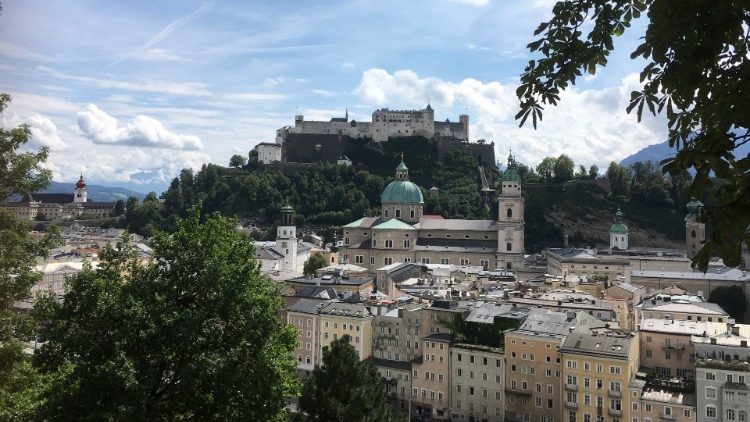 Blick auf Salzburg, dem Sitz des Institutes