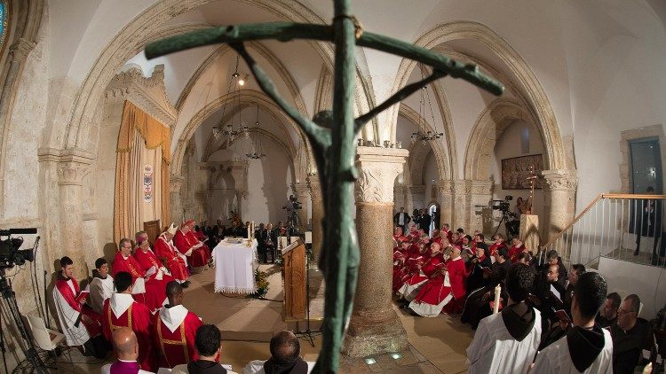 2020.09.11 Messa-con-gli-ordinari-della-Terra-Santa-al-Cenacolo (26052014)