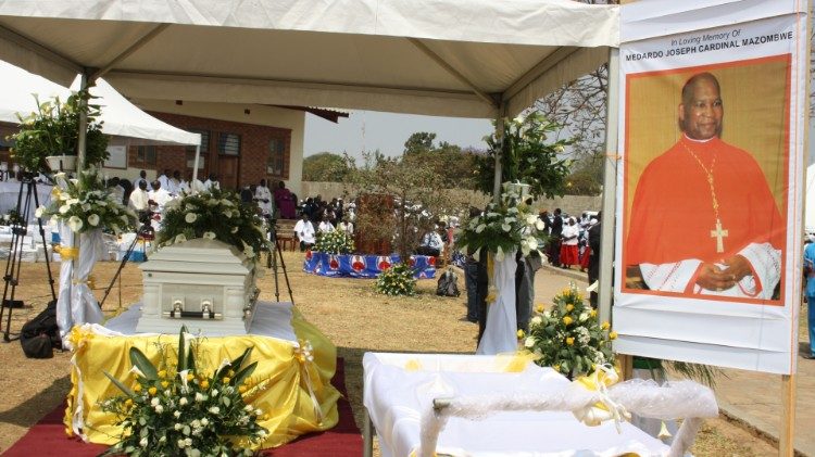 (File) 2013 outdoor funeral Mass of Cardinal Mazombwe at Lusaka's Cathedral of the Child Jesus (photo: CMSTV - Zambia)