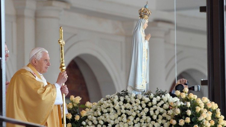 Бенедикт XVI в Фатиме (2010 г.)