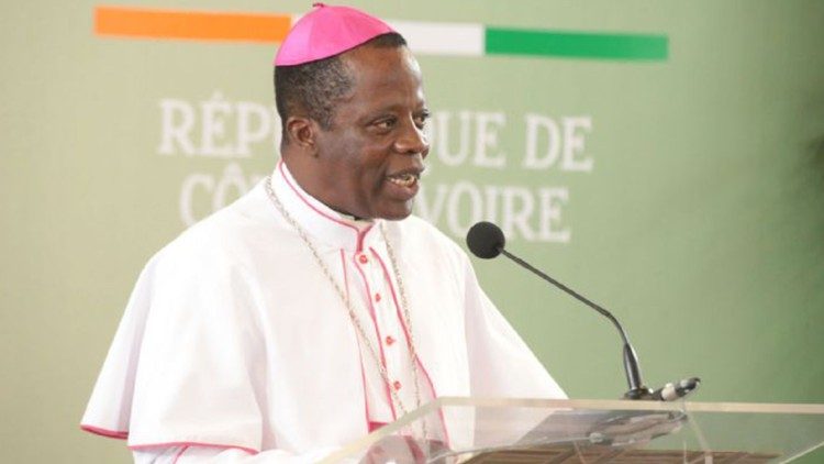 Mgr Alexis Touably Youlo, évêque d’Agboville/Côte d’Ivoire