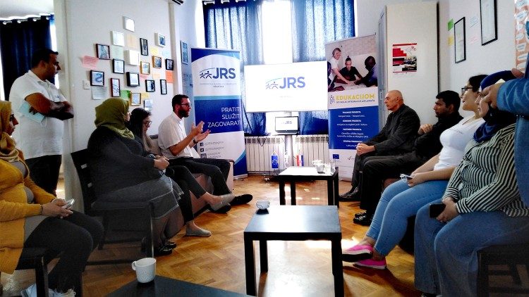 Mons. Lingua u JRS Centru za integraciju izbjeglica SOL 
