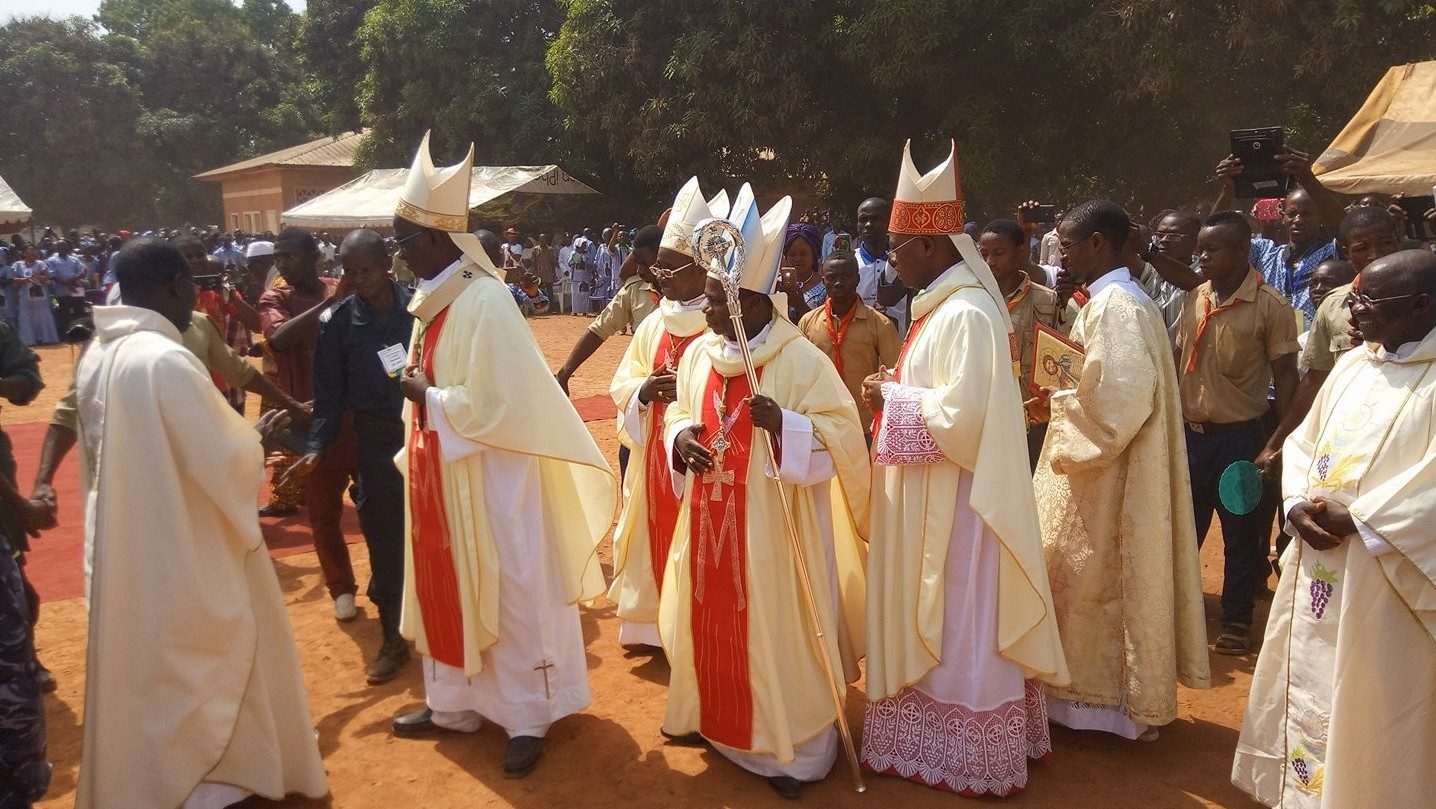 Guinea. Coulibaly alerta intento de expropiación de tierras de la iglesia - vatican news