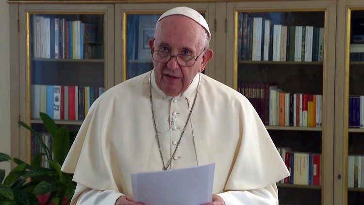 Papež František přednáší videoposelství k 75. výročí vzniku OSN