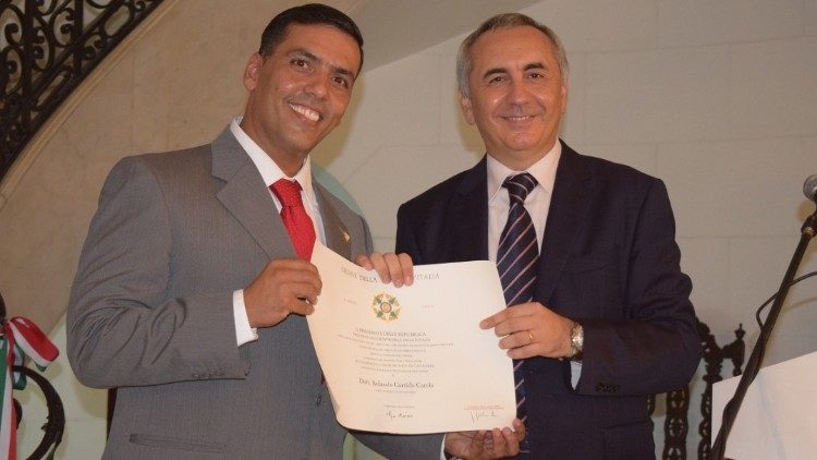 Doctor Rolando Garrido recibió homenaje por la labor de la Comunidad en Cuba