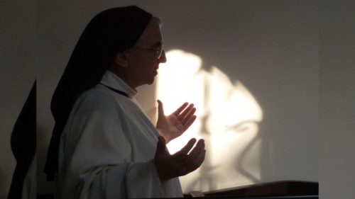 Le Pape salue des moniales trappistes partant fonder au Portugal