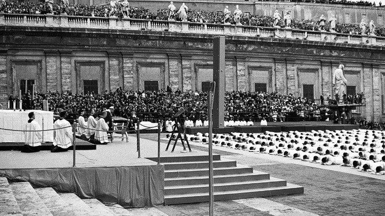 Kunigystės šventimų Mišios Šv. Petro aikštėje 1970 gegužės 17 d