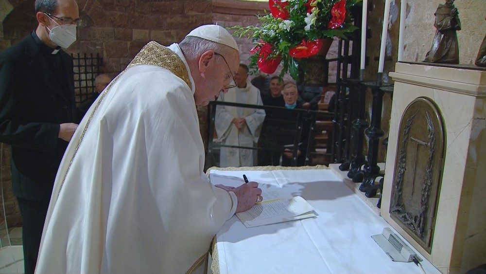 Říjen: Podpis nové encykliky v Assisi